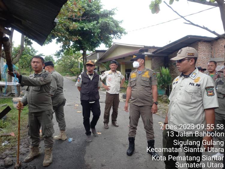 Satpol PP Kota Pematang Siantar Bongkar Dua Kios Liar di Jalan Rakutta Sembiring
