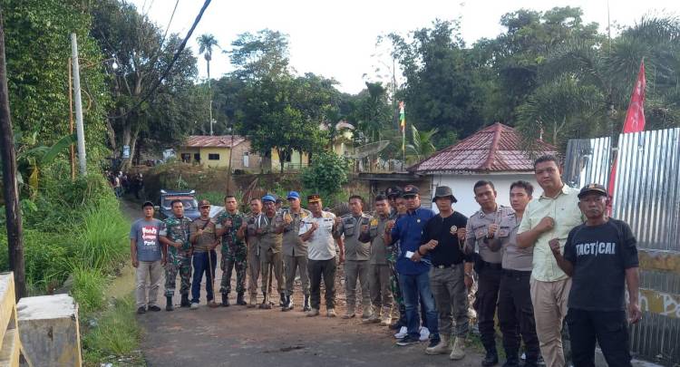 Tim Gabungan Pemko Pematang Siantar Eksekusi Tembok di Jalan Sidomulyo