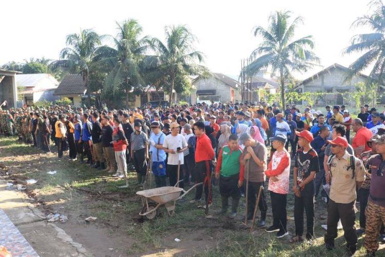 Kompak Bersama Warga, Pemko Binjai Laksanakan Gotong Royong Bersihkan Sisa Banjir