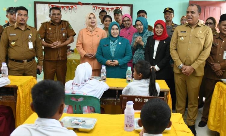 Pj Ketua PKK Sumut Tyas Fatoni Apresiasi Launching Program Makan Sehat Bergizi Gratis di Langkat