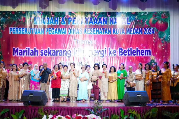 Pegawai Dinas Kesehatan Medan Rayakan Natal dengan Khidmat dan Penuh Sukacita