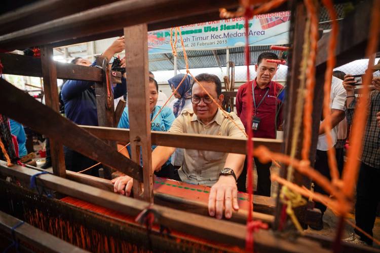 Bentuk Dukungan terhadap UMKM, Walikota Medan Dampingi Mendag Tinjau Galeri Ulos Sianipar
