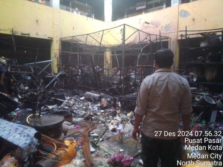 Dua Kios di Pusat Pasar Medan Terbakar