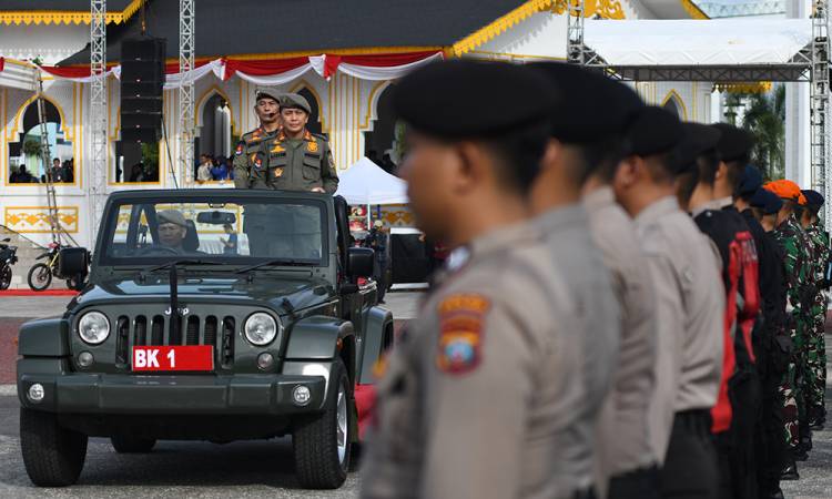 Pj Gubernur Sumut Pimpin Apel Gelar Pasukan Ketertiban Umum dan Ketentraman Masyarakat Jelang Nataru