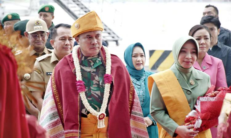Pj Gubernur Sumut Sambut Kedatangan Pangdam I/BB Mayjen TNI Rio Firdianto