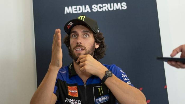 Kado Ultah Tidak Biasa Alex Rins: Operasi Kecil