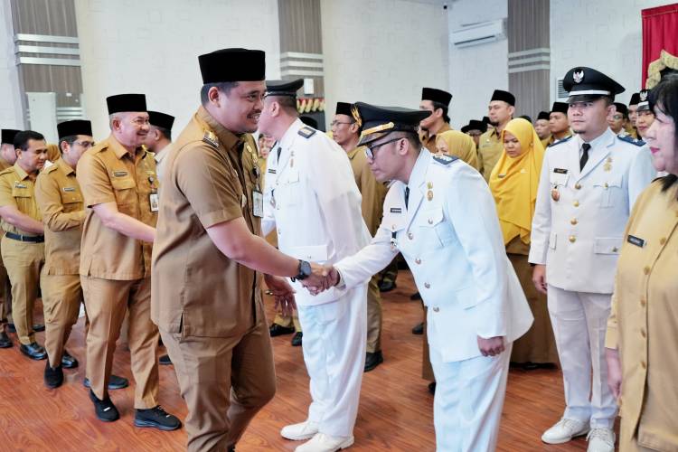Walikota Medan Lantik 54 Orang Pejabat Administrator dan Pengawas