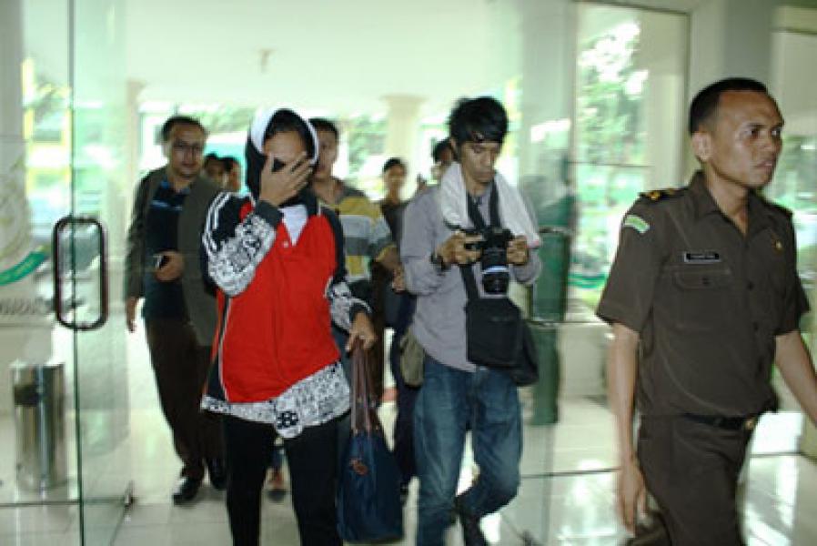 Ervina Sari Tersangka Korupsi BLH Sumut Dijebloskan ke LP Wanita Tanjung Gusta