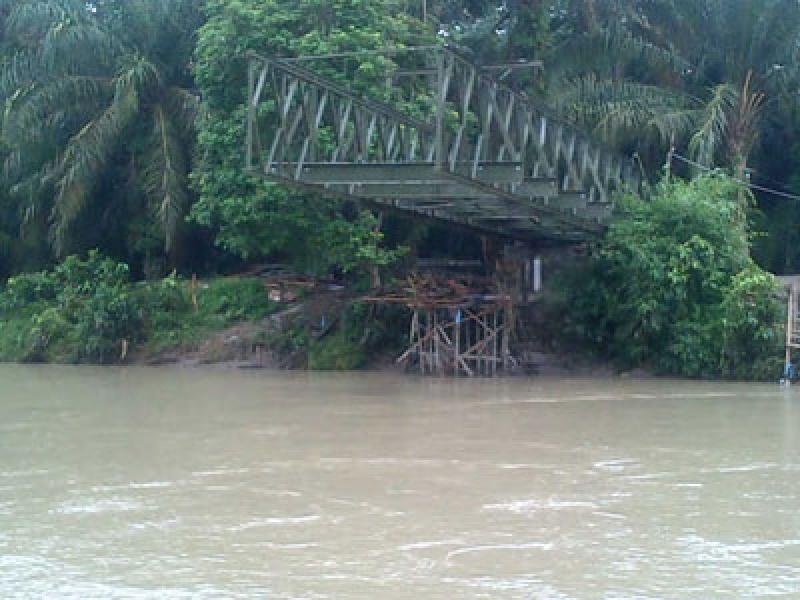Jembatan Sei Silou Asahan Ambruk