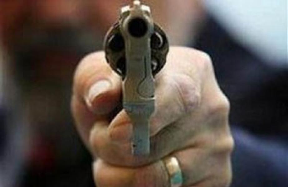 Ditodong Pakai Pistol, Mio Yusran Lewong