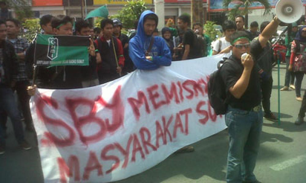 Kedatangan SBY Didemo HMI di Medan