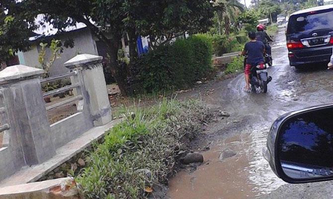 Jalan ke Bukit Lawang Rusak, DPRD Desak Gubernur Sumut Copot Kadis Bina Marga