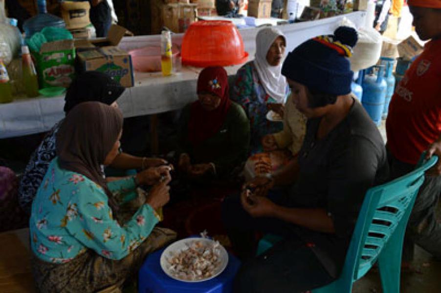 Dapur Posko Pengungsi Sinabung Butuh Bumbu Dapur dan Sayuran