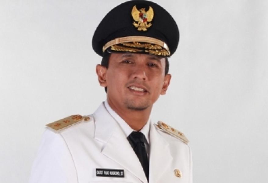 Gubernur Sumut Tinjau Pengungsi Bersihkan Desa di Sekitar Gunung Sinabung