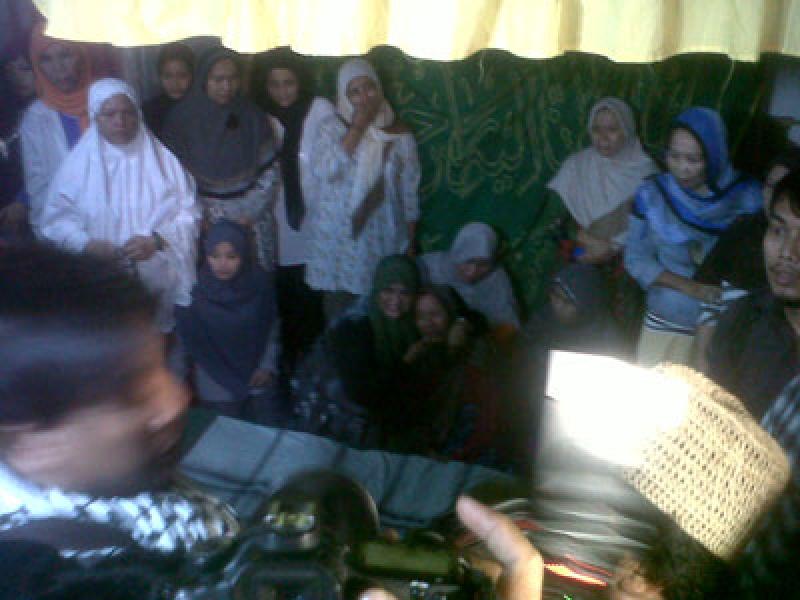 Isak Tangis Sambut Jenazah Jack Gondrong