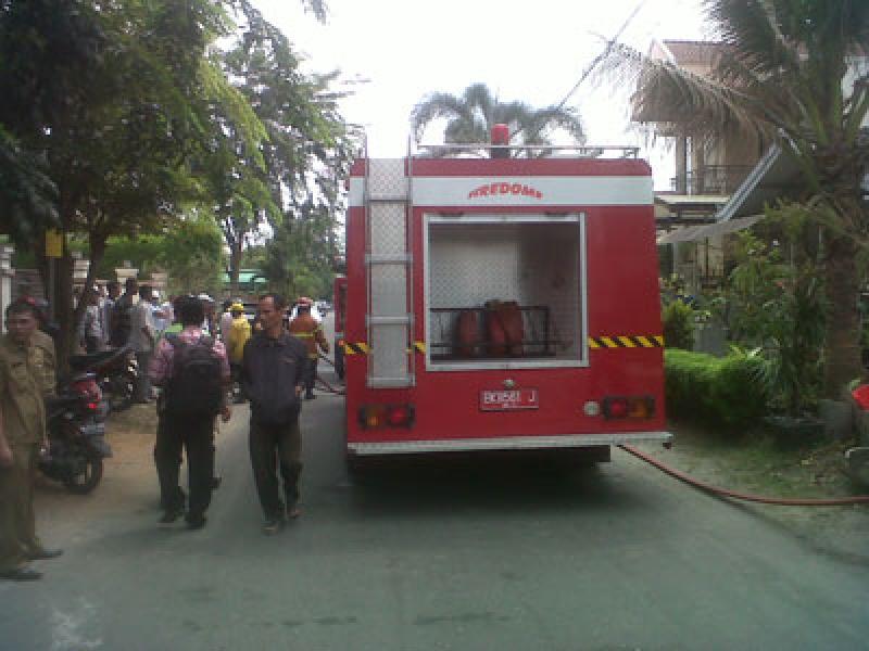 Rumah Mewah di T Amir Hamzah Medan Terbakar