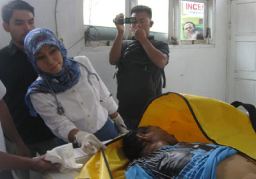 Mayat Tanpa Indentitas Dengan Luka Bacok Ditemukan di Kebun Karet Simangambat
