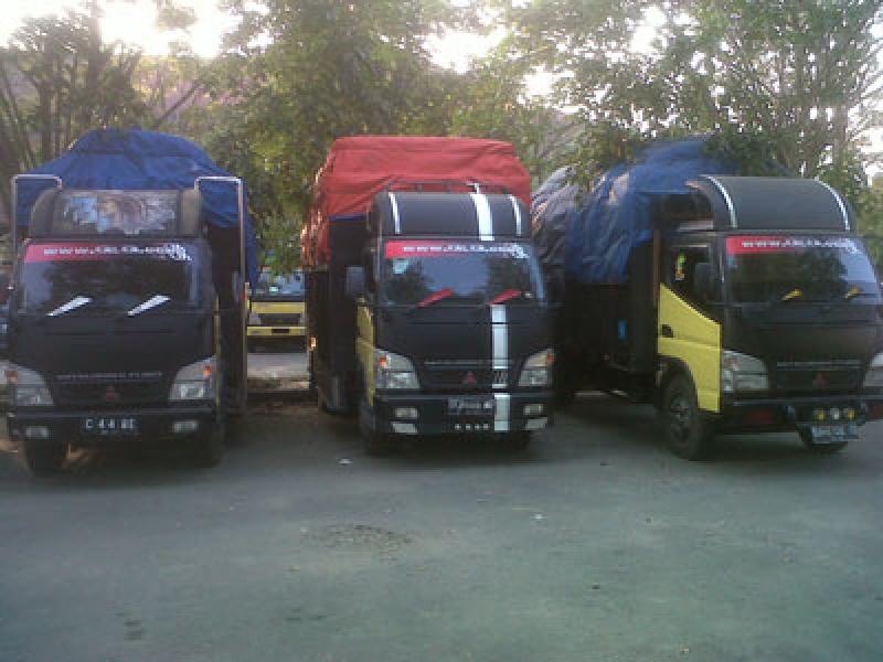 Polda Sumut Amankan 7 Truk Pakaian Bekas Selundupan