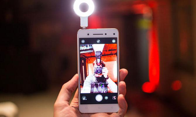 Lenovo Luncurkan Smartphone Khusus Selfie