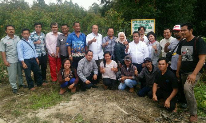 Wartawan Media Online Tanam Haminjon di Konsesi TPL
