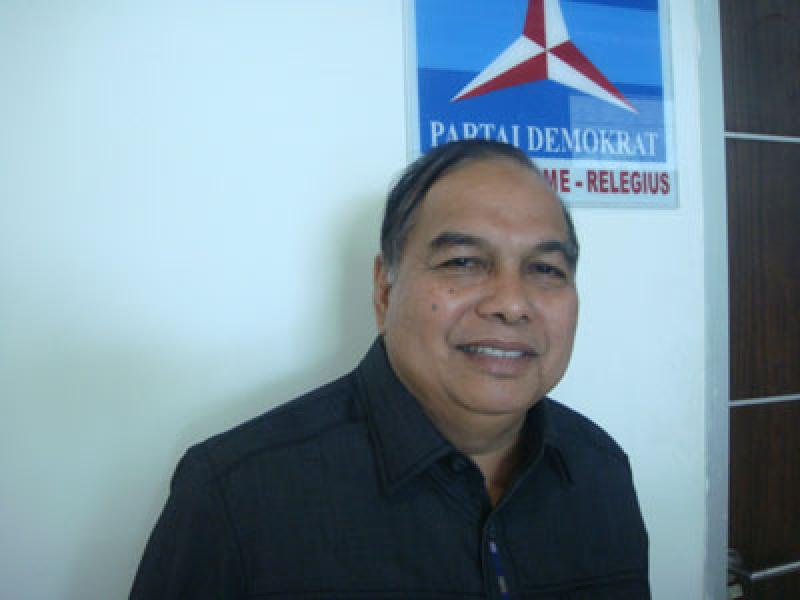 Pemko Medan Harus Komit Bongkar Bangunan di Atas Parit