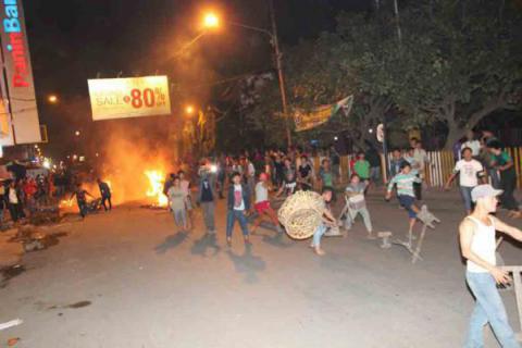 Jalan Sutomo Medan Mencekam, Ratusan Pemuda Serang Petugas