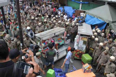 Penertiban PKL di Gatsu Diwarnai Bentrokan