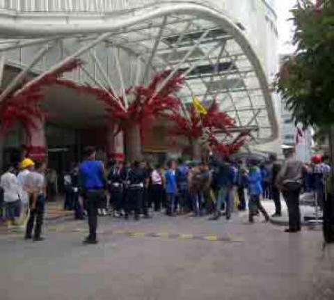 Puluhan Massa Geruduk Centre Point