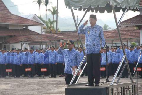 Tengku Erry Pimpin Apel Kesadaran Nasional PNS Tapteng