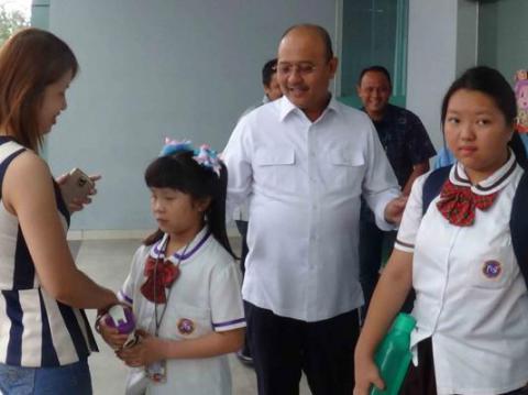 Walikota Medan Jenguk Siswa PrimeOne School Korban Bus Sekolah Terbalik