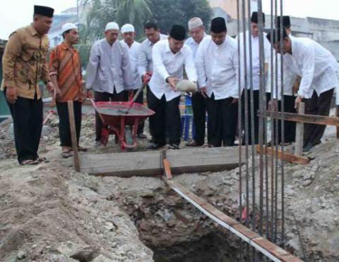 Walikota Medan Safari Subuh & Letakkan Batu Pertama Pembangunan Masjid Al Abidin
