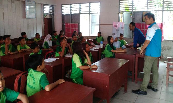 KNPI Medan Helvetia Goes To School, Pelajar Diajari Bahasa Inggris