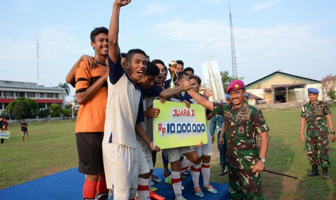 PS Putra Buana Juara Turnamen Sepak Bola Piala Danlantamal I