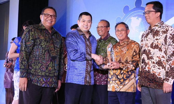 Renovasi 95 Rumah, Pelindo 1 Raih CSR Award 2016
