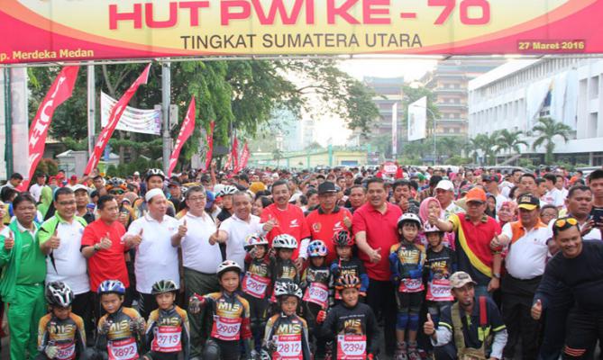 Ribuan Warga Ikuti Jalan Sehat PWI Sumut