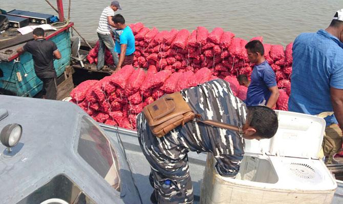TNI AL Amankan Kapal Pengangkut 2 Ton Bawang Asal Malaysia di Perairan Asahan