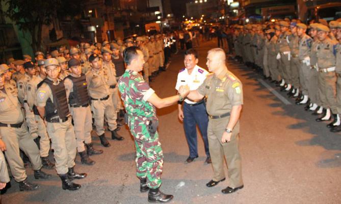 Tim Gabungan Gagalkan Pedagang Berjualan di Jalan Perjuangan Medan