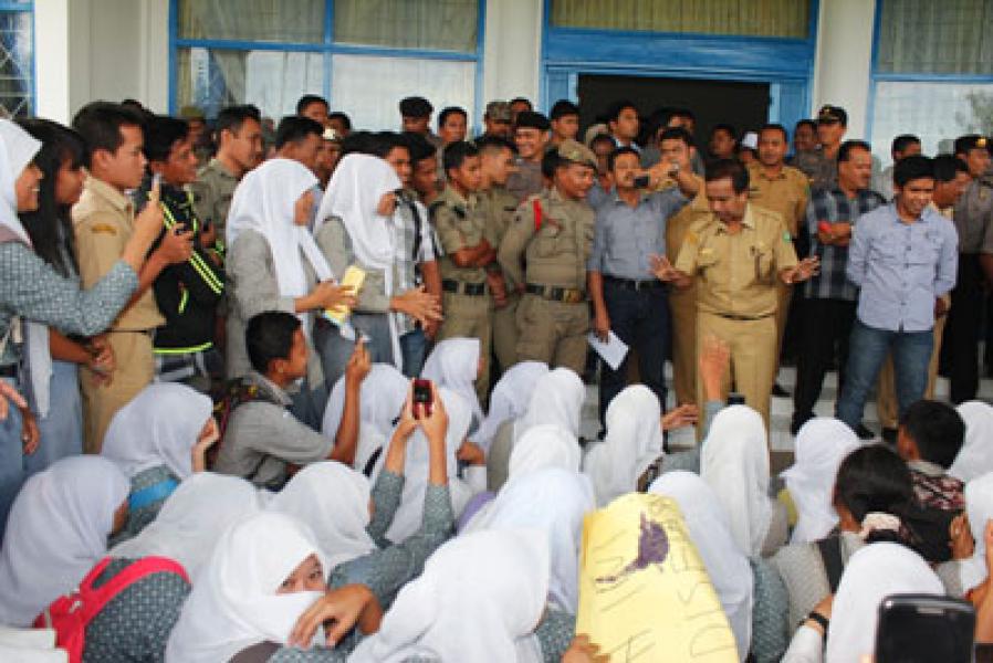 Pelajar SMAN 1 Panyabungan Utara Demo Tuntut Kepala Sekolah Diganti