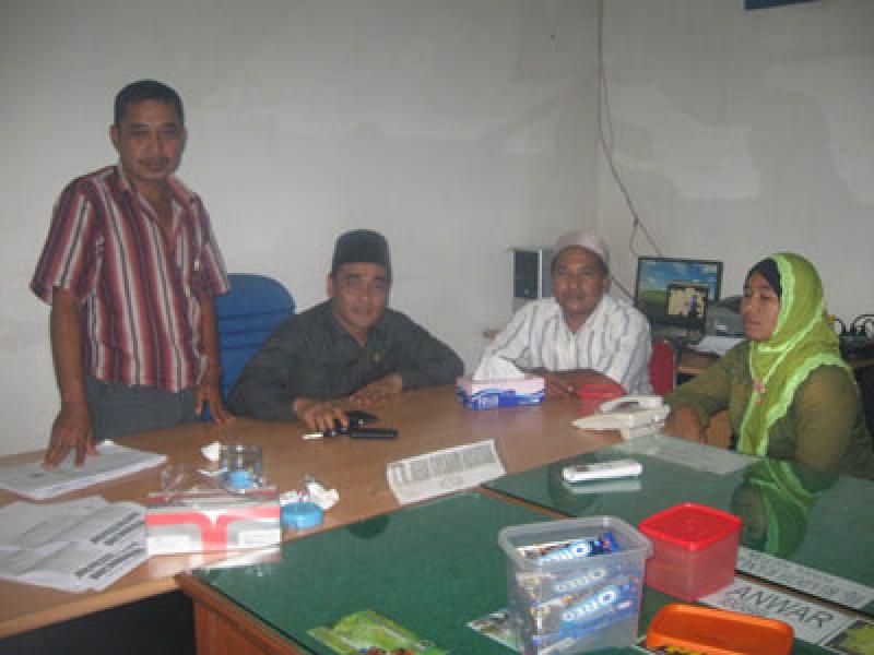 Murid SD Lubuk Bondar Madina Jalan Kaki 8 Km Tiap Hari