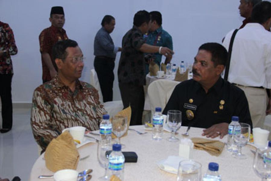 Puisi Rahudman Untuk Mahfud MD
