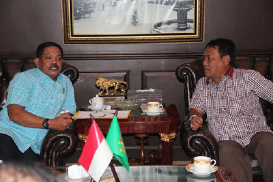 Rahudman Diundang Baca Puisi di Hotel Polonia