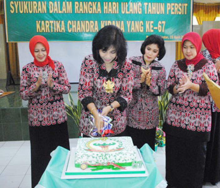 Persit KCK Koorcab Rem 022 PD I/BB Syukuran HUT ke 67 Persit