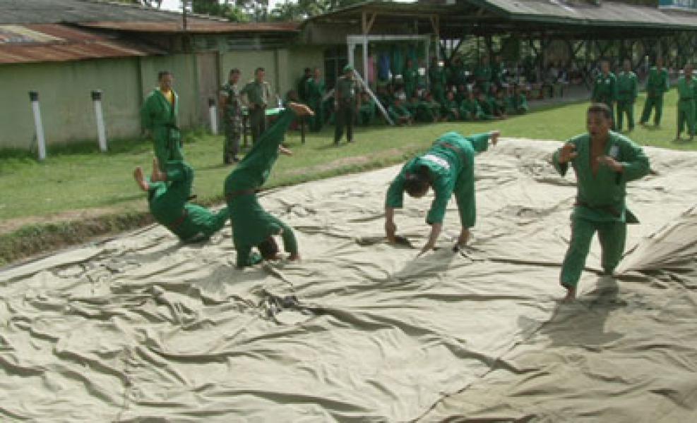 Karateka Yong Moo Do Korem 022/PT Paten-paten