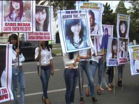 Belasan Wanita Cantik Demo Tolak Poligami di Kantor Gubernur Sumut