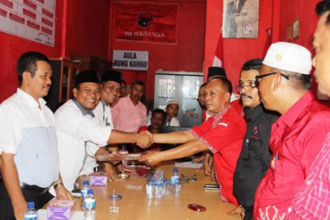 Calon Bupati Madina Saparuddin Haji Kembalikan Formulir ke PDI Perjuangan