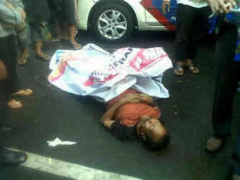 Penjual Stiker Tewas Terjatuh Dari Tiang Listrik
