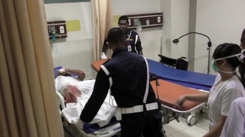 Pos OKP di Medan Johor Diserang, Seorang Dibacok Mobil Dibakar