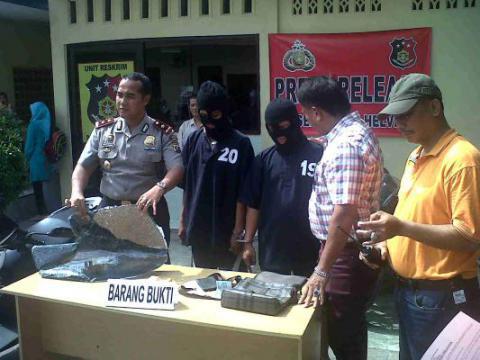Terinspirasi Tayangan Kriminal, 2 Pelaku Pecah Kaca Model Baru Beraksi