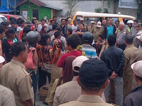 Tuntut PKL Digusur, Pedagang Sukaramai Blokir Jalan