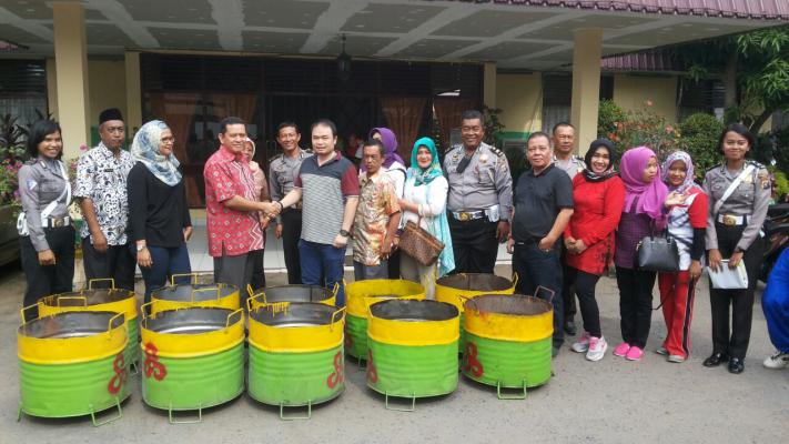 APSINDO Sumbangkan 20 Tong Sampah untuk Kecamatan Medan Johor